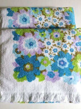 Vintage Mod Floral Springmaid Bath Towels - 1970s Flower Power, Pair